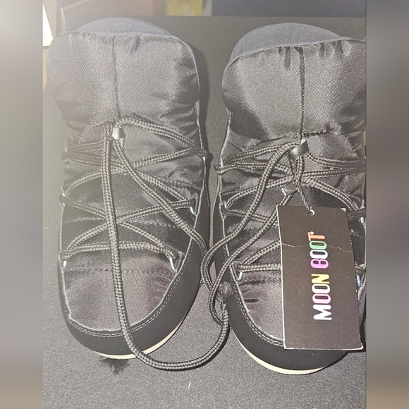 Moon Boot Black Winter Boots - Picture 1 of 4